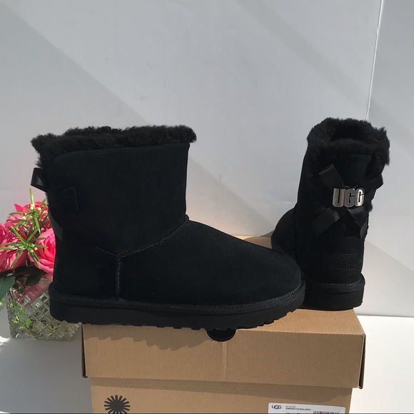 UGG Mini Bailey UGG Metal Graphic - Picture 2 of 12